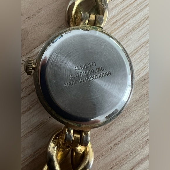 Majestron Ladies Watch Gold Tone Dial Gold Tone Knot Bracelet - Picture 8 of 12